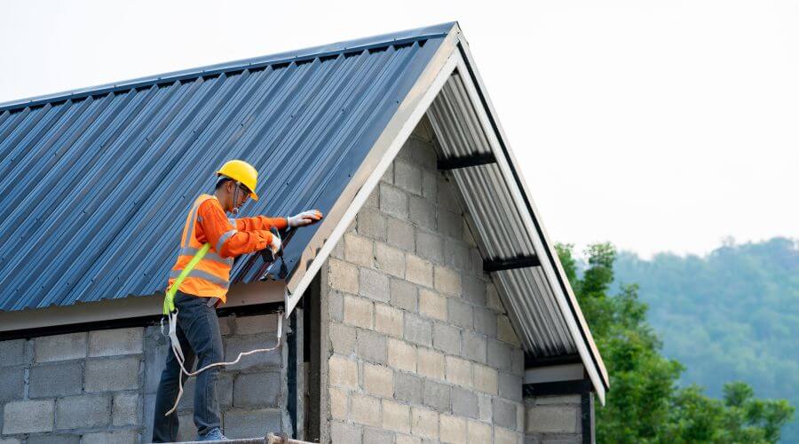 Professional gutter cleaning in Lincoln, MA
